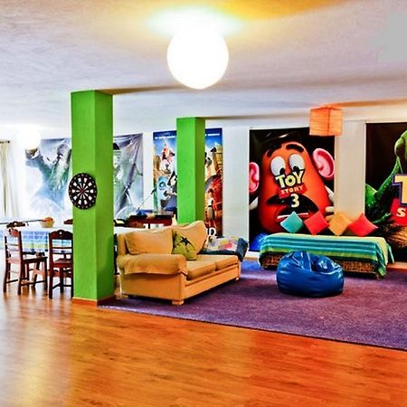 Coloured Studio FAO Pokoj fotografie