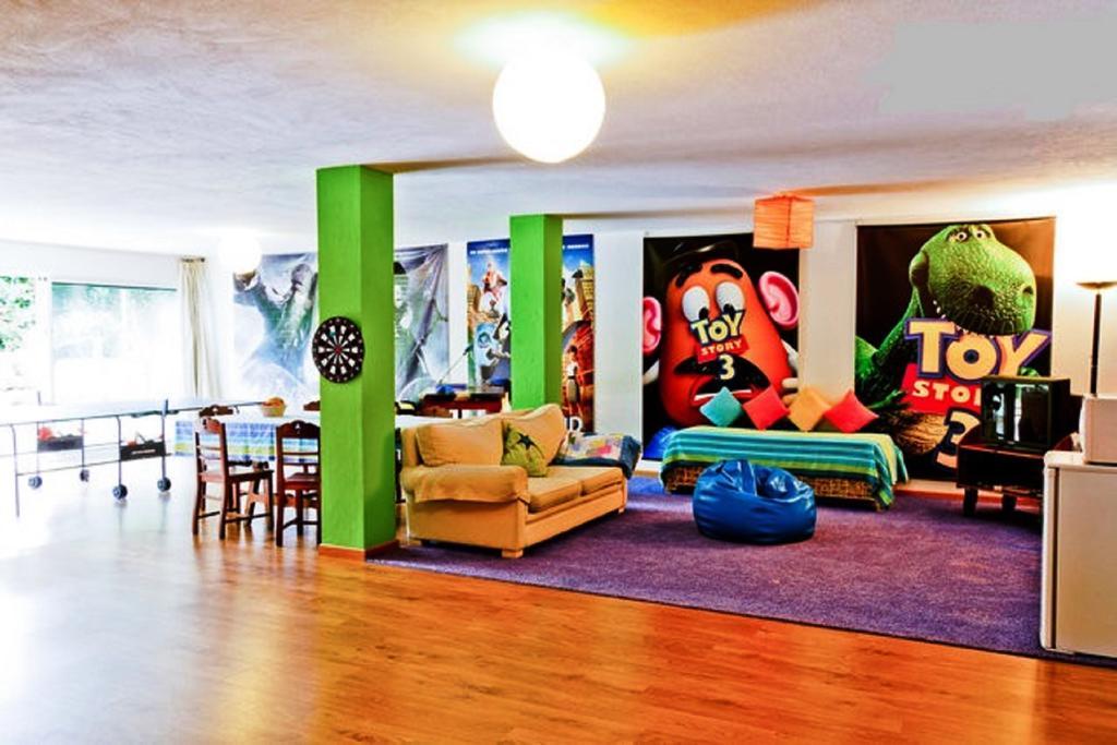 Coloured Studio FAO Pokoj fotografie