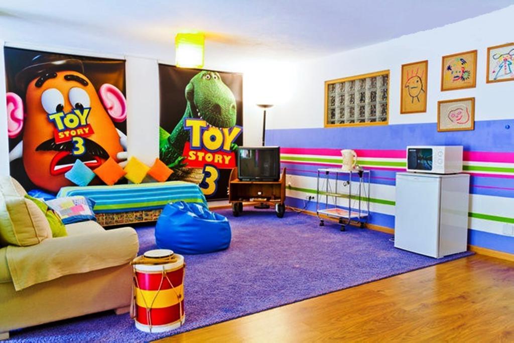 Coloured Studio FAO Pokoj fotografie